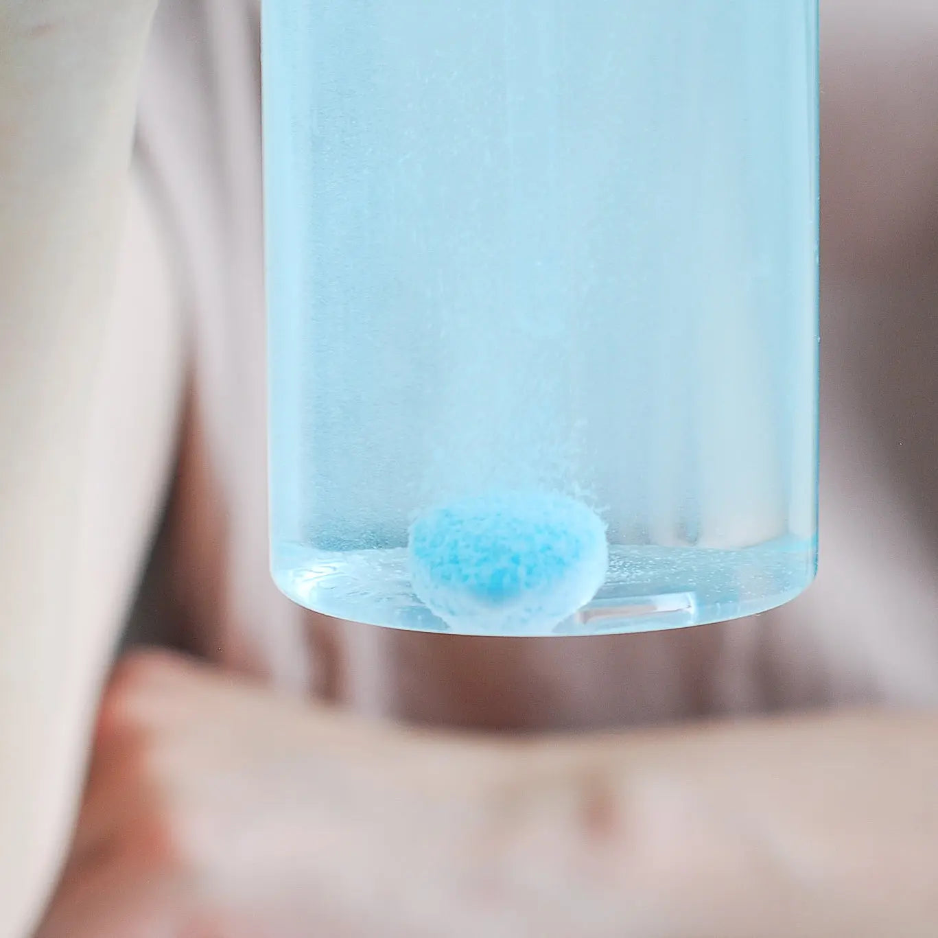 Dissolving glass and window cleaner tablet in plastic spray bottle